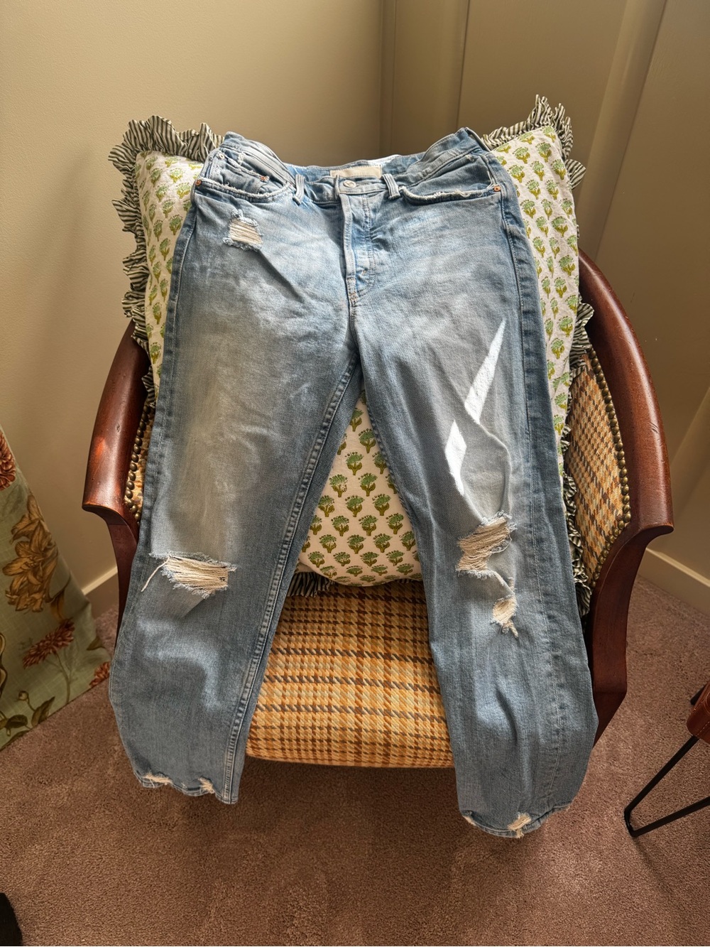 MOTHER The Tomcat Cropped Ankle Jeans with Back Pocket Stitching - Picture 4 of 7
